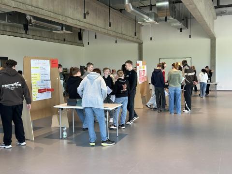 Erfolgreiche Berufeb&ouml;rse an der ZSL: Der JG 9 pr&auml;sentierte seine Praktikumserfahrungen